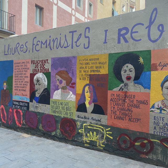 Streetart in Born über beeindruckende Frauen, beschrieben auf Català.