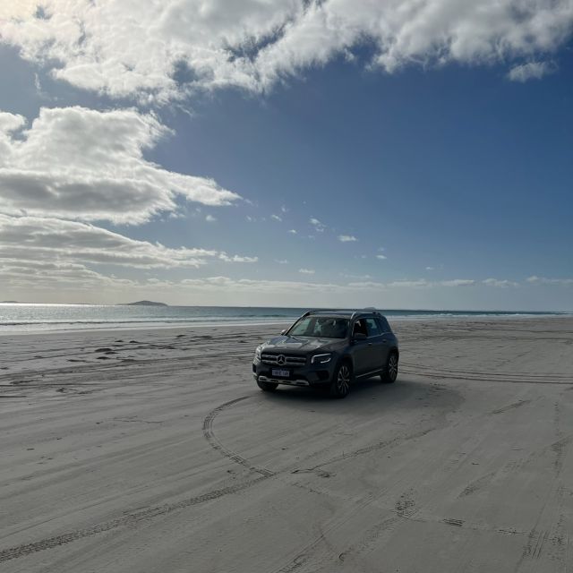 Auto auf Sand am Strand