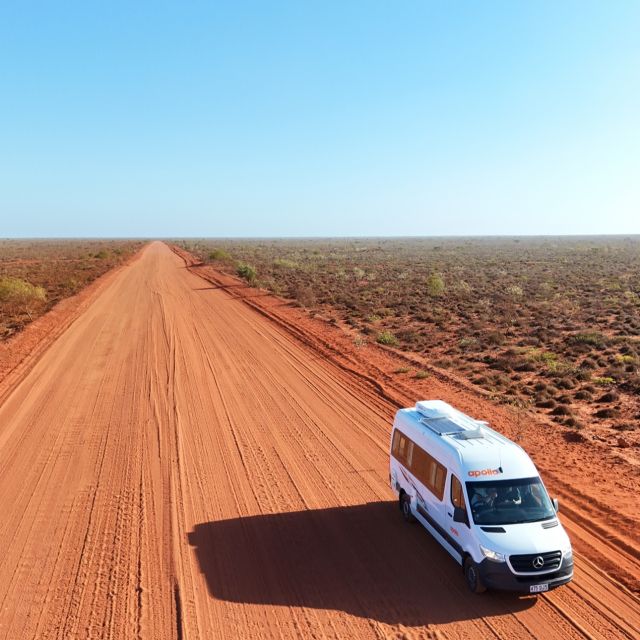 Campervan auf dirt road