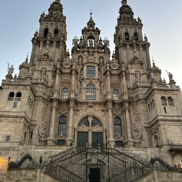 Frontansicht auf die Kathedrale in Santiago