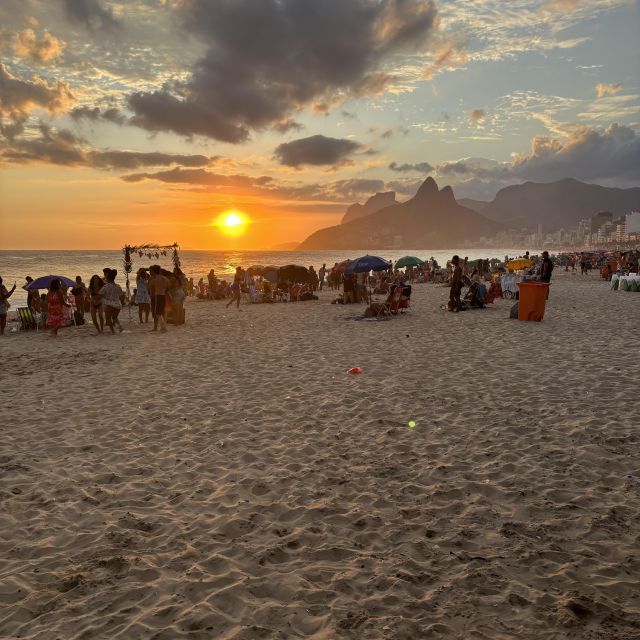 Sonnenuntergang am Strand Ipanema