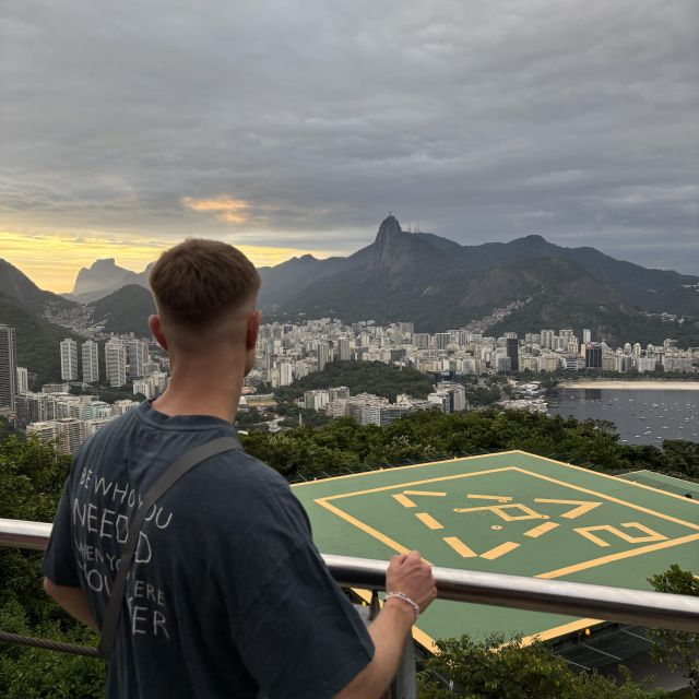 Janik auf Pao de Acucar mit Blick auf den Christus